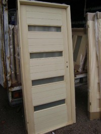 drzwi drewniane sosnowe z półokrągłom futryną