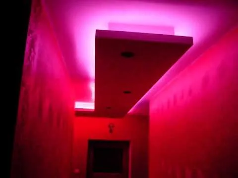 Sufit podwieszany w RGB – wykorzystanie taśm led RGB