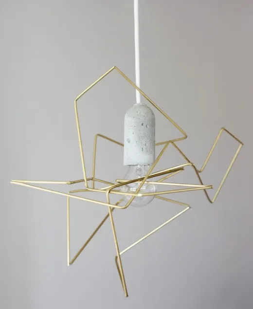 Lampa, z ciekawą betonową oprawką na żarówkę… widzieliście coś takiego