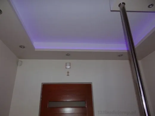 Podświetlenie sufitu, sufit dwupoziomowy, gzyms na taśme led, taśma led RGB