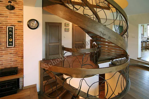 Schody dębowe ażurowe z balustradą z elementów kutych (2)