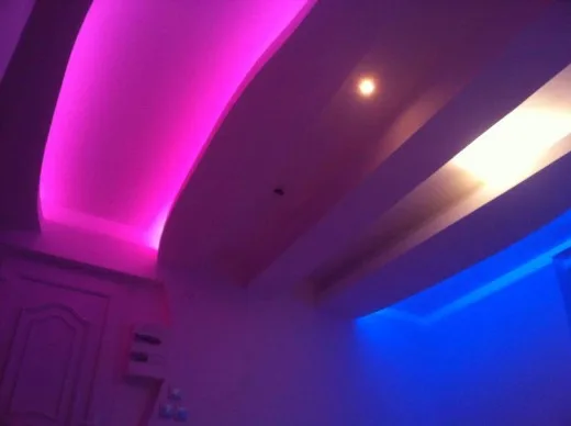 Sufit podwieszany z podświetleniem led