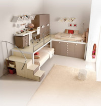 aranżacja dwóch poziomów w małym pokoju dziecka, dwa łóżka, biurko na antresoli