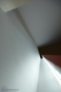 podświetlenie ściany pod półką
