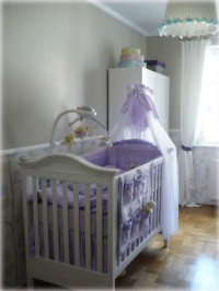 pokój noworodka – dziwczynki, biel + fioletowe akcenty