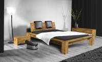 Solidne i drewniane. Miękkość zapewniają dostępne w komplecie z łóżkiem poduchy na zagłówek̷ ...