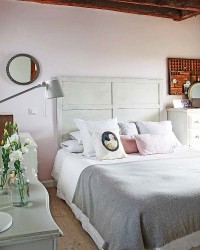 Piękna prawdziwie skandynawska sypialnia – urzekły mnie zarówno łóżko jak i surowa drewnia ...