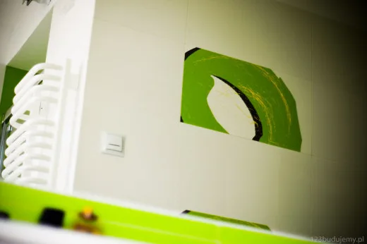 Aranżacja łazienki tubądzin color zielone płytki, dekor