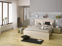 Sypialnia stylizowana na skandynawską w jasnej tonacji ścian i mebli