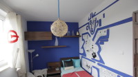 Biało niebieska sypialnia