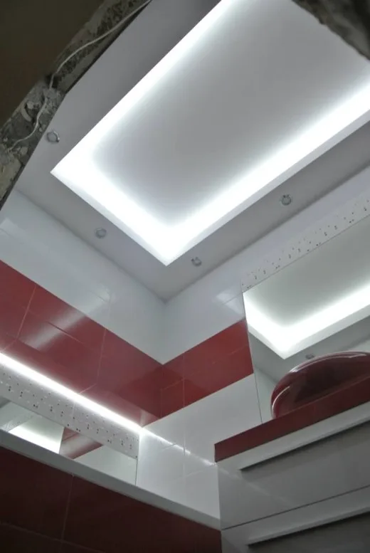Sufit obnizony ramka na suficie z oświetleniem punktowym halogenki sufit podświetlany taśma led  ...