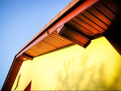 Samodzielny montaż podbitki dachowej DIY. Podbitka podsufitka PCV. Roof soffit – krok po kroku