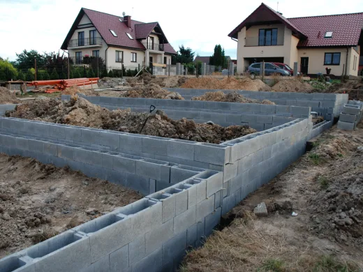 Ściany fundamentowe z zalewowych bloczków betonowych