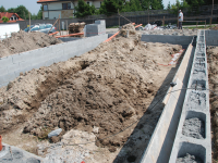 Wypełnienie bloczków betonowych betonem
http://stalowedomy.pl/inwestycja-ul-kopernika-skawina/