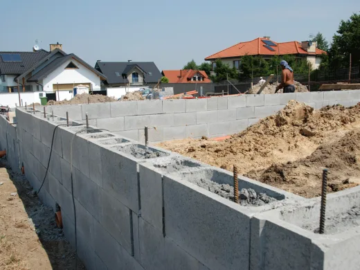 Ściany fundamentowe wypełnione i zazbrojone