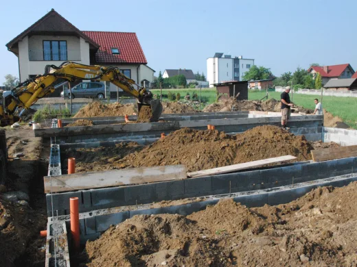 Inwestycja przy ul. Kopernika w Skawinie Kolejny etap – warstwy pod podłogę na gruncie