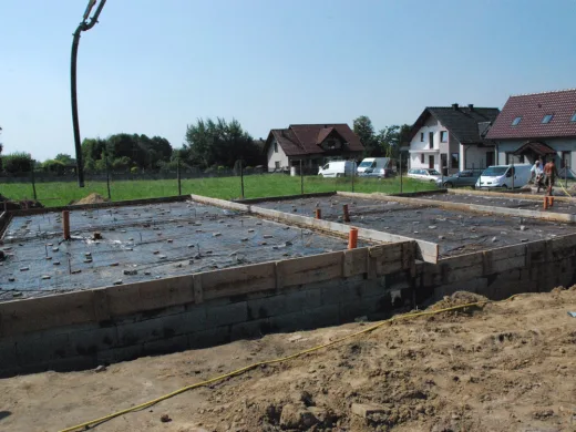 Inwestycja przy ul. Kopernika w Skawinie Wylewamy beton na podłogę na gruncie