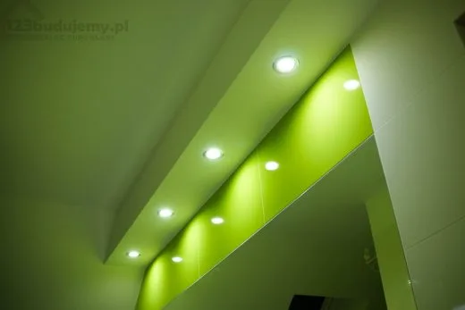 Oświetlenie led nad lustrem w łazience