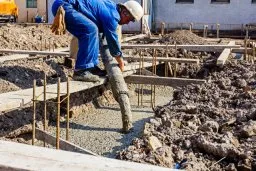 Wąż do betonu musi być wytrzymały, cechować się dobrą tłocznością oraz spełniać określoną długość