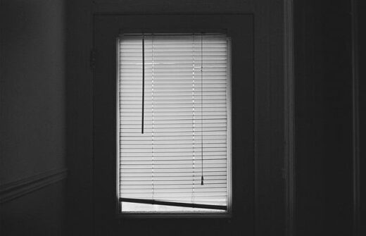 Rolety okienne – rodzaje i zastosowania